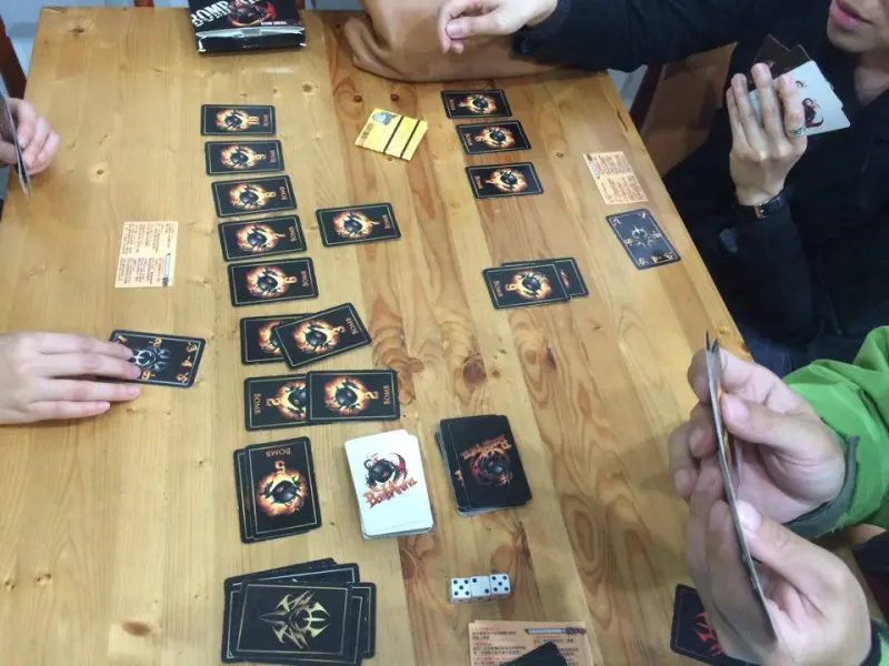 【瘋桌遊－益智遊戲專賣店】聚會玩樂小夥伴－不插電好方便，寶寶都笑了。