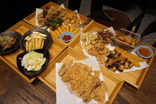 新北【炸去啃職人炸物。三重店】全台唯一有店面的塩酥雞‧現炸現吃!!!