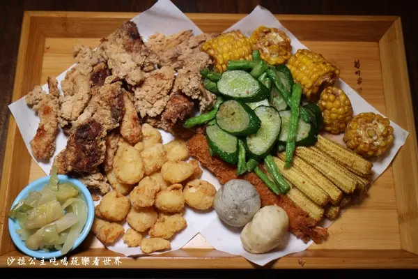 三重好吃炸雞/雞排/高雄人氣名店北上展店『炸去啃 職人炸物-三重店』在炸物店裡吃丼飯/烏龍麵/可外送/電話預訂取餐