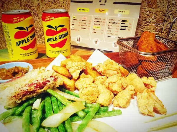 捷運三重國小站✿炸去啃✿室內吃的炸雞 ! 宵夜就是不想宅在家吃~