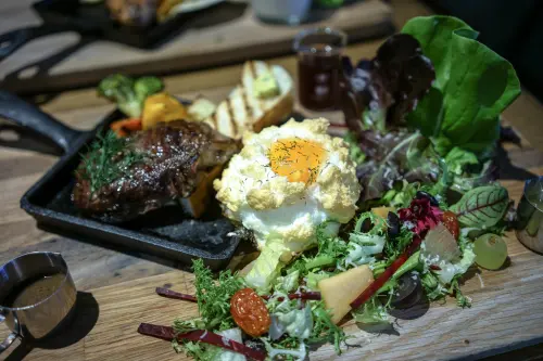 『魔王食記』高雄苓雅  Brunch & 澎湃 復古 有創意的夢幻花園早午餐『文內有詳細資訊』