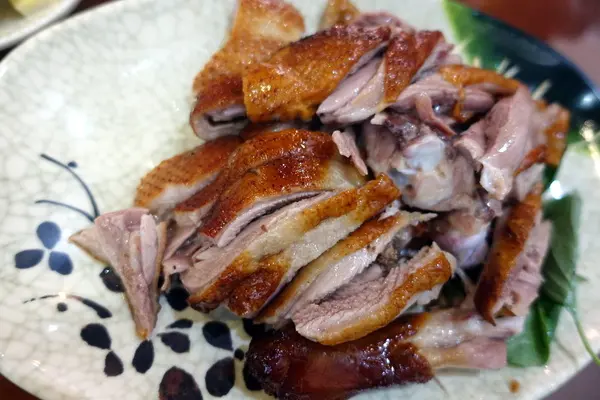 (胖樺食記)永和必吃平價小吃「天橋下鵝肉專賣店」，超級好吃的煙燻鵝肉還有各種讓人驚豔的小菜