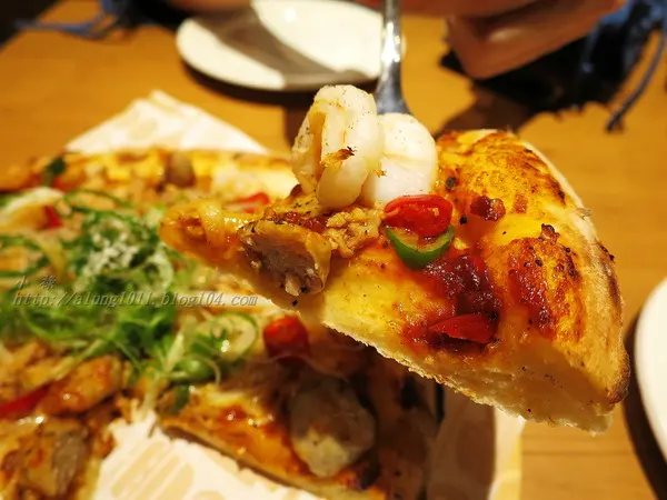 Tinos Pizza Café堤諾比薩/高雄草衙道              