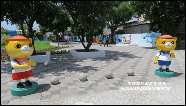 雲林虎尾。頂溪社區屋頂上的貓第二彈貓咪小學堂3D彩繪村