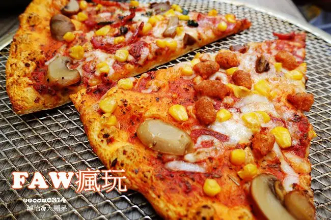【台北東區美食】FAW瘋玩 ♥ 來東區必吃 現烤義式單片披薩只要35元 吃披薩配冰沙好享受 @ 捷運忠孝敦化平價美食.銅板美食