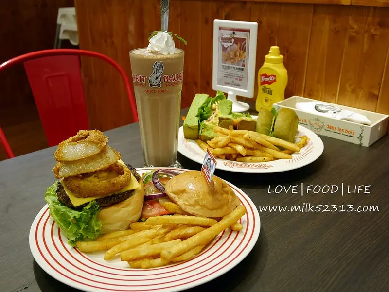 新竹美食│兔子兔子美式餐廳‧RABBIT RABBIT+新竹復興店♥美式漢堡‧三明治‧市區早午餐*