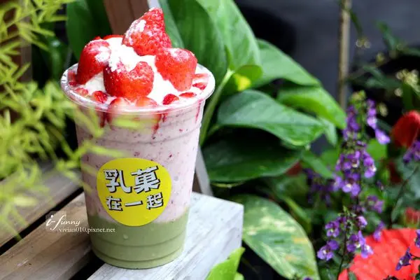 【中正紀念堂站】乳菓在一起~把握草莓甜美滋味 不加水不加冰的健康果昔