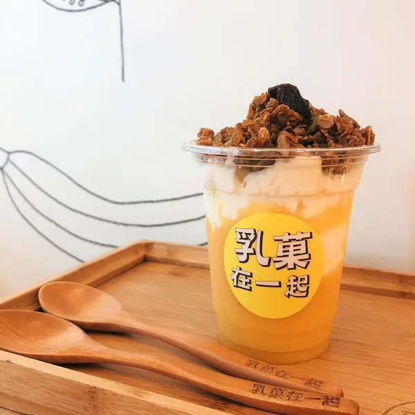 【比較文】優格奶霜果昔大對決，乳菓在一起VS.星巴克