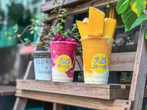 【台北x中正】乳菓再一起，不加一滴水！新鮮在地水果製作，浮誇芒果大顆放在飲料上