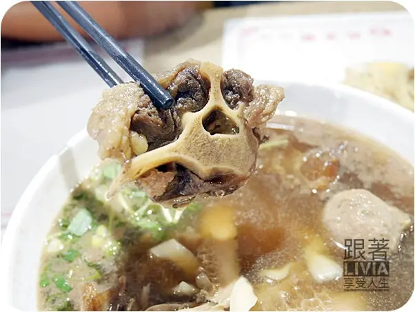 美食。餐廳│台北信義區 市政府捷運站 台北牛肉麵 台灣牛肉麵 北芳園牛肉麵 台北美食 牛肉捲餅/燒賣/牛肉麵  ❤跟著Livia享受人生❤