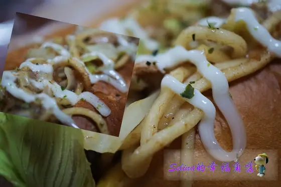 高雄•新堀江夜市美食小吃【《燒》日式炒麵麵包||天使雞排】