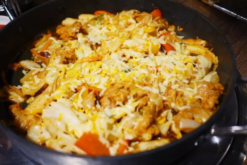 【台北】東區 韓老大 韓式烤肉‧海鮮九層塔한으뜸 燒肉、春川炒雞、韓式料理、部隊鍋