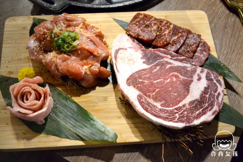 海鮮九層塔顛覆韓式料理、牛排上燒肉、燈泡飲品超可愛-韓老大韓式燒肉한으뜸 @貪食女孩Louise