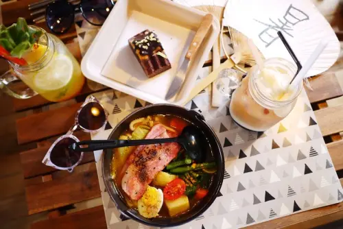 【新北】金山 Q.B.Days / 靠北過日子 看海悠閒過日子‧烏龍麵‧咖啡廳‧人氣餐廳♥♥♥