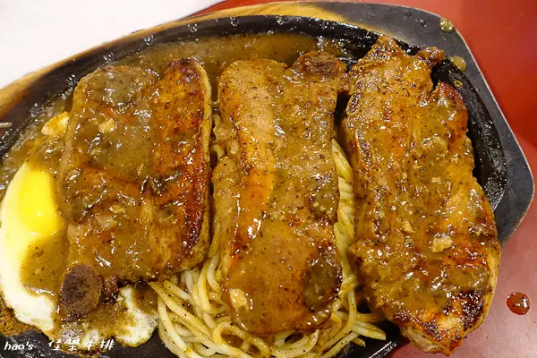 【宜蘭五結】佳樂牛排/佳樂專業牛排 - 推薦必吃，平價超值、重口味的懷舊牛排老店，嚇死人大份量豬小排