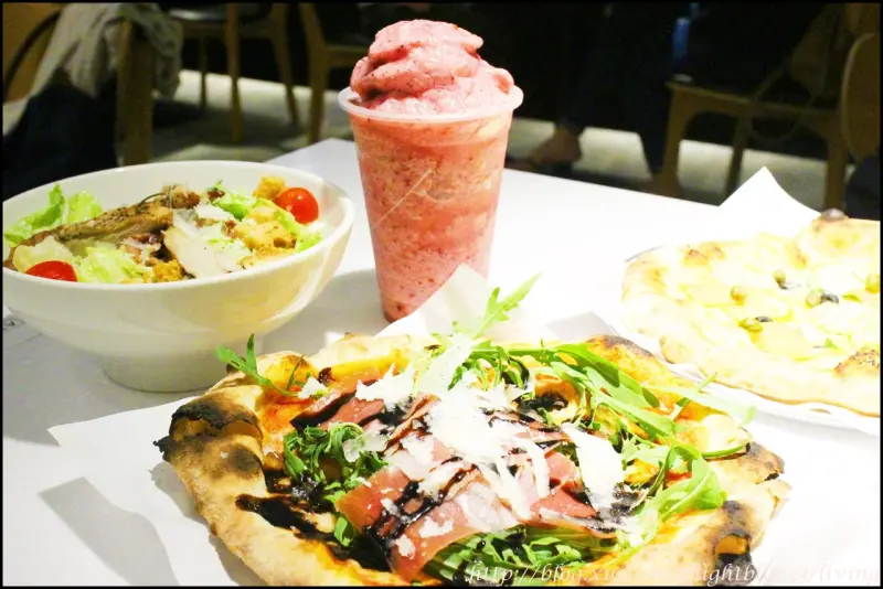 [ 內湖．西湖站美食 ] Pizza CreAfe客意披薩～要吃什麼好料自己挑！內科新美食窯烤披薩