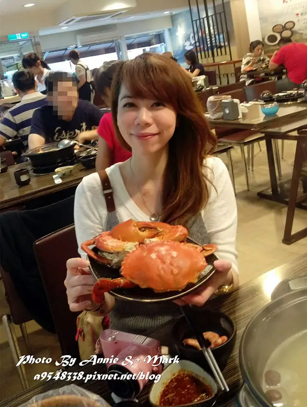 ◎【十二籃粥火鍋香辣蟹(敦北店)】天冷就要吃鍋，秋天就要吃蟹...必點~生猛海鮮粥火鍋！