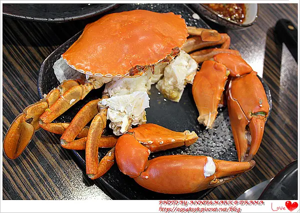 ◎吃吃喝喝~【十二籃粥火鍋香辣蟹】秋天到了，螃蟹正肥，天氣漸冷，還不快來吃火鍋粥！