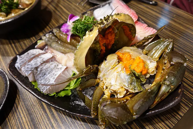 (胖樺食記)沙公沙母超新鮮「十二籃粥火鍋 敦北店」/媲美海港的螃蟹漁獲/咖哩蟹鍋/冬天聚餐好選擇