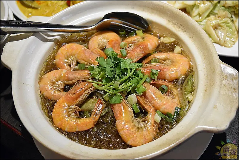 台中美食泰式料理。泰食尚泰式餐廳大墩店。氣派裝潢上百道菜色卻走平價路線。客單價250就能吃得飽足開心!。本文登上奇摩首頁