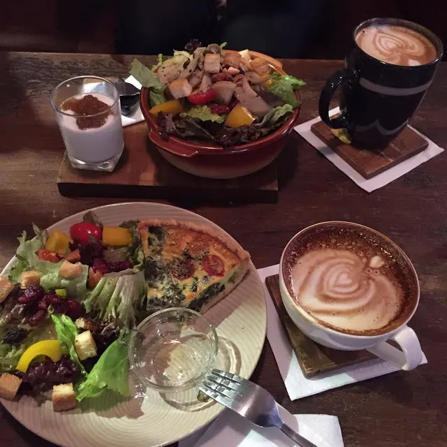 TAIPEI台北 忠孝復興 -- PEEKABOO彼咖舖 慵懶安靜的下午