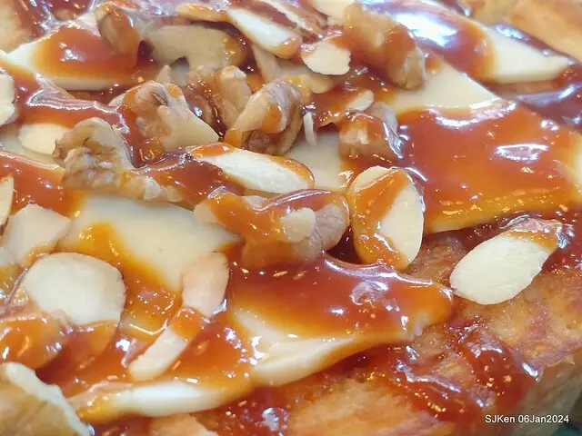 (新竹東區關帝君廟附近美食)「鹿可咖啡」--- 隱身在巷中恬靜的咖啡館，提供多款單品手沖咖啡、義式咖啡、茶飲、熱壓三明治與甜點。