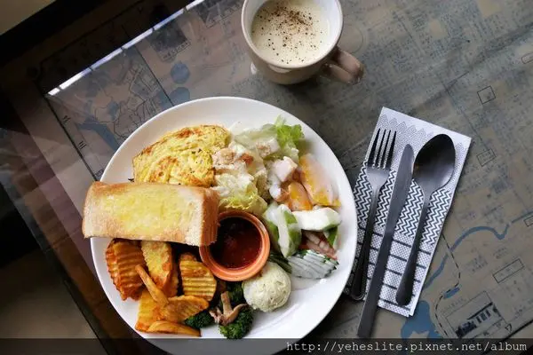 鹿角枝- 在訪古尋幽的老宅內，發現了可以讓人元氣十足、份量滿滿的親民早午餐