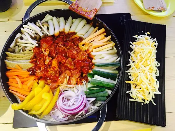 捷運公館站✿韓武鍋✿平價春川辣炒雞排鍋！１９８一人的起司雞排鍋～