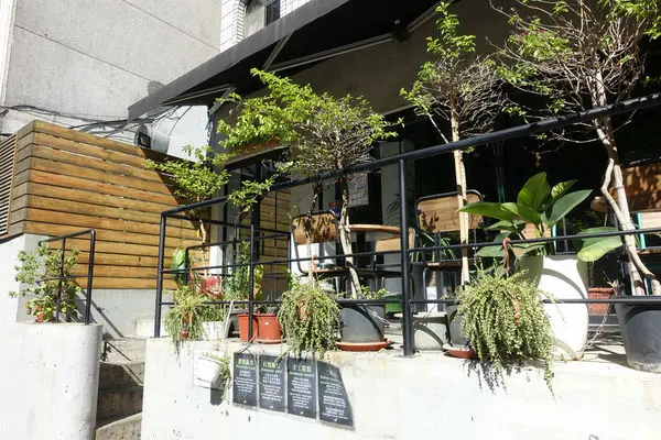 初芽Sprout‧綠怪獸三明治、班尼迪克蛋、義大利鐵鍋烘蛋到甜點都不出錯的天母優質早午餐推薦!!!!