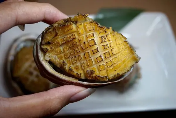 《新莊美食》貓愛吃小店海鮮燒烤**品嘗海鮮原始滋味，cp值高，平價美味♥♥♥