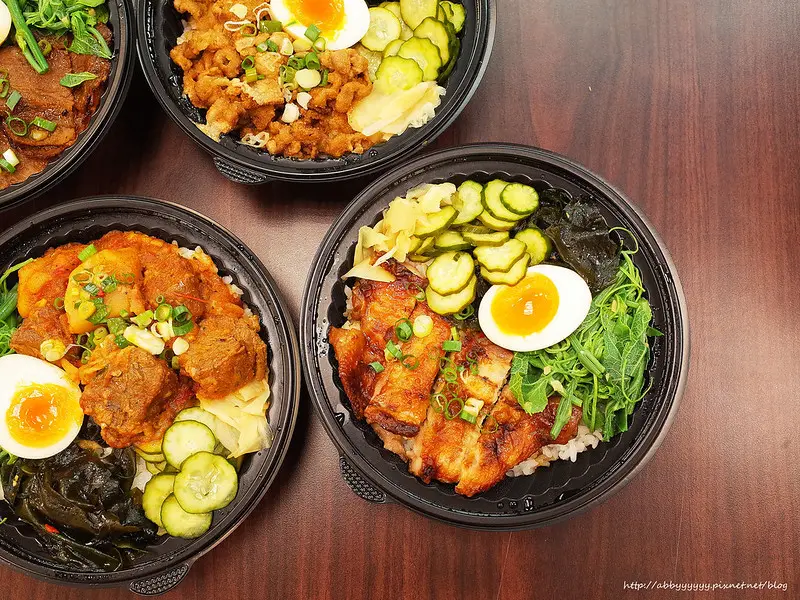 【台北．信義區】肉叔叔燒肉飯-大推叔叔秘燉牛肉飯／信義區辦公室便當外送新選擇