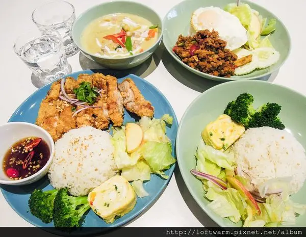 新竹泰式料理簡餐推薦 樂泰 love Thai 泰式椒麻雞飯 打拋豬飯 綠咖哩雞肉飯 辛香微辣酸甜滋味!就在巨城附近~(菜單)