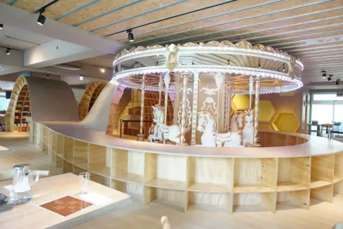 親子餐廳 食記 ► 台北 內湖區 ◄ Money Jump ✔ 五星級夢幻親子餐廳 x 旋轉木馬球池蜂巢不亦樂乎