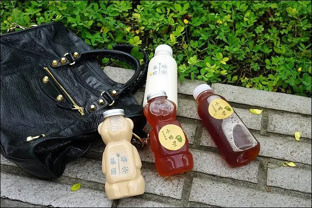 《板橋車站/板橋環球/捷運板橋站》暮目小晴空把日本神社搬到板車囉，新北首座投幣式茶飲上架!