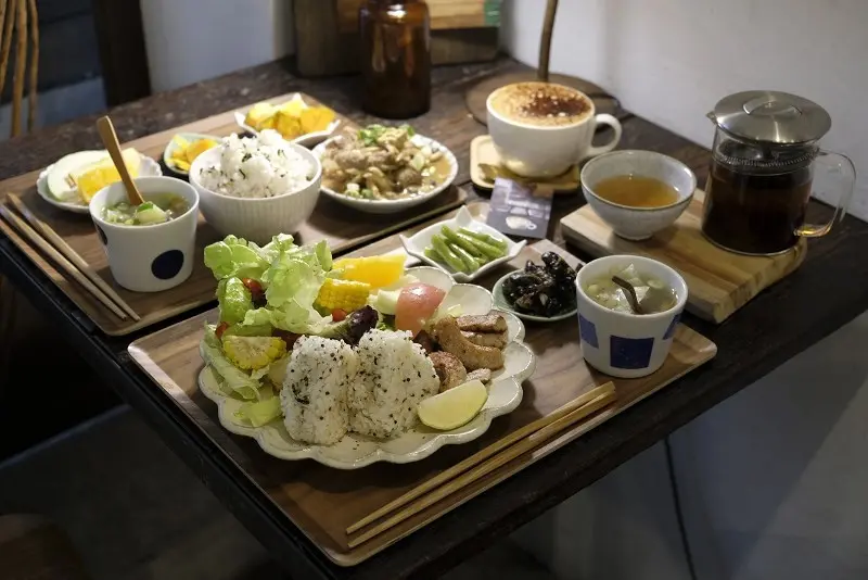 【新北｜板橋站】Merci petit＿集美味與健康於一身的日式定食＿溫馨的雜貨古董咖啡廳