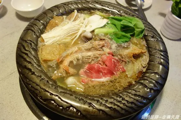 [食記] 台北松山區 - 可利亞石頭火鍋 Koriya ~ 拾起童年的美好回憶，老餐廳新風貌