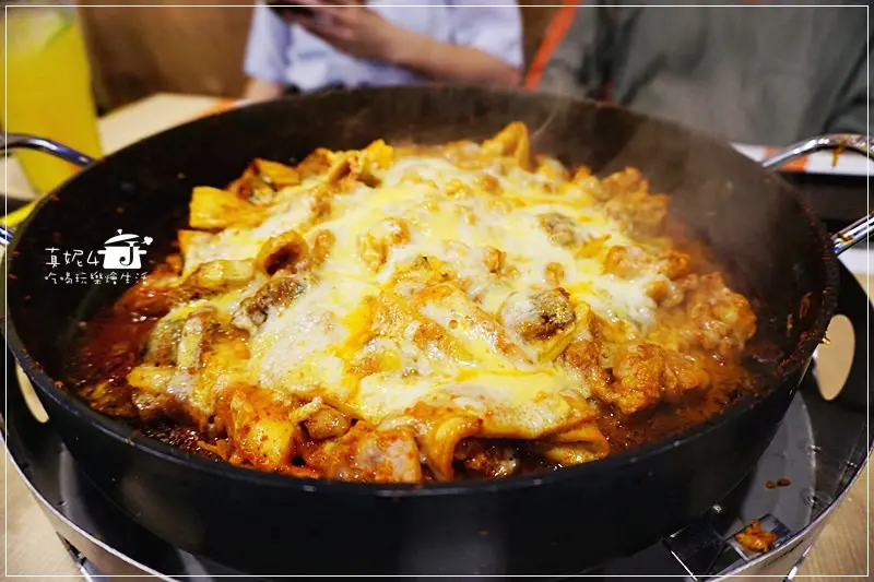 [新店美食] OMAYA春川炒雞-新店旗艦店。雙料濃烈的起司香，異國風味搶先嚐