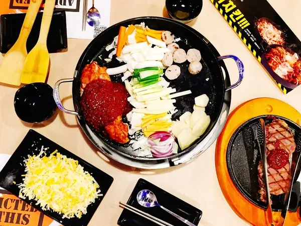 (新北。新店區美食) 『Omaya春川炒雞-新店店』急速蔓延！！韓國炒雞來也~        
      