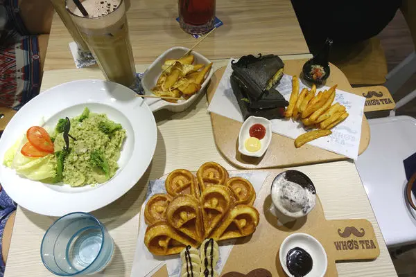 鬍子茶(師大店)‧韓式部隊鍋,青醬燉飯,起司拉不停薯塊，還能不限時聊天玩桌遊的好去處！