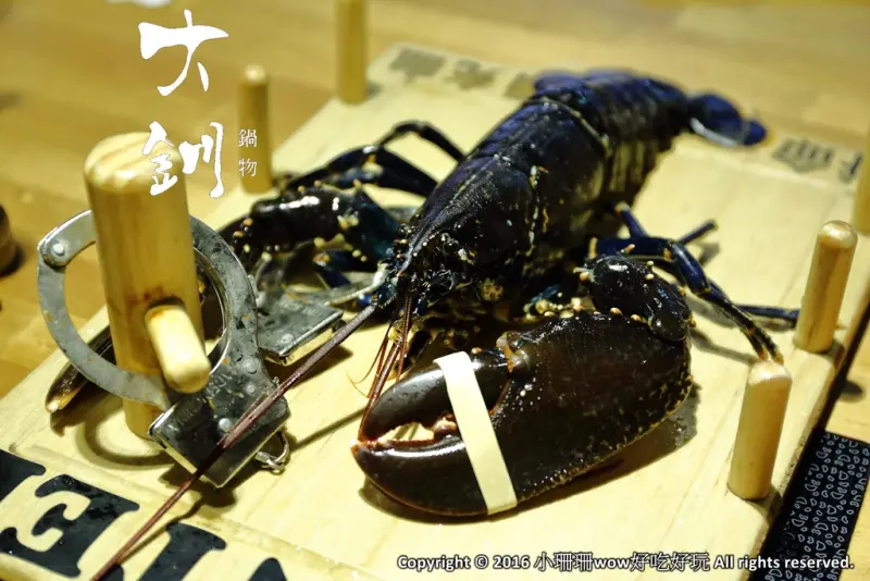 【食||台北】大釧鍋物〜懸賞5億貝里『藍波龍蝦』緝捕歸案？！主打活海鮮，新鮮看得見，頂級食材，高貴不貴的享受！
