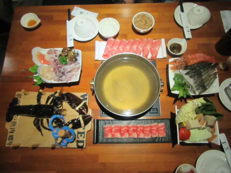 【台北海鮮火鍋】捷運美食∣南京復興站，大釧鍋物，活跳跳法國藍龍蝦火鍋∣雙人套餐∣進口頂級食材∣愛吃的人有福囉