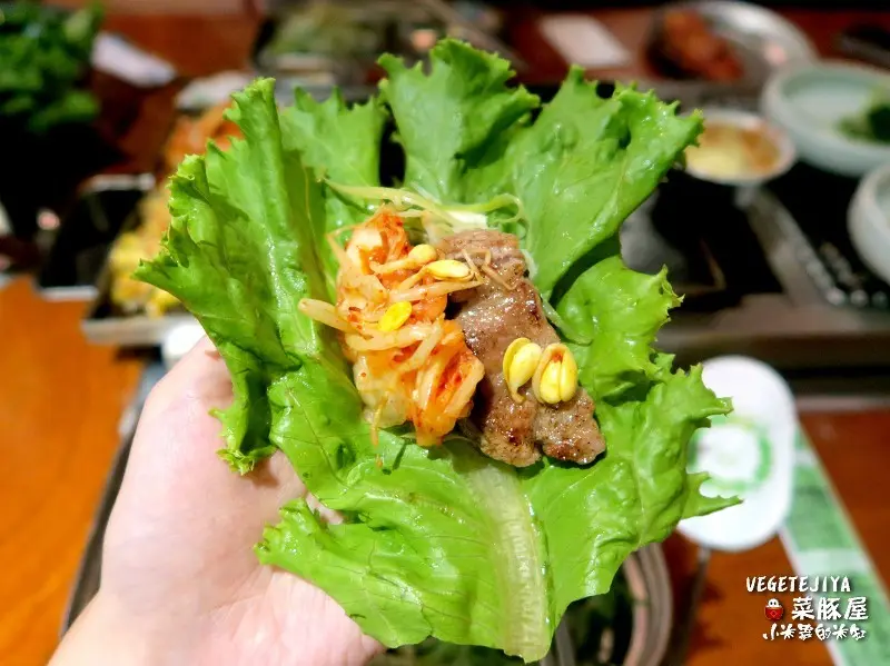【捷運六張犁站】VEGETEJIYA菜豚屋(信義店)~來自日本的超強韓式烤肉，有機生菜免費吃到飽!!