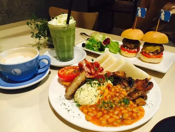 捷運港墘站 ✿ The Antipodean ✿ 澳洲度假風情~ 湛藍的庭園桌椅超好拍! 食物好澎湃驚豔!!