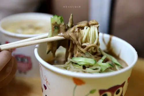 連續兩年米其林推薦超人氣涼麵！麻辣涼麵搭配味噌湯加蛋最對味