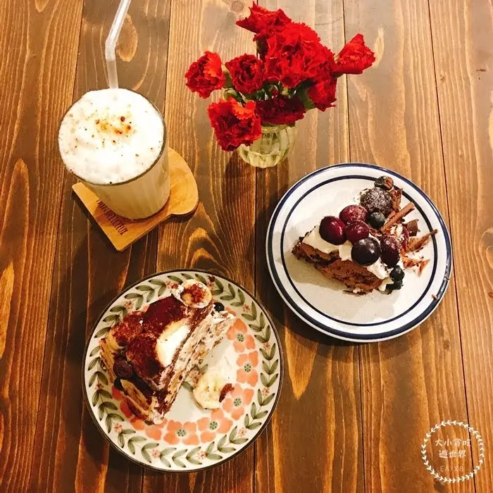 奶油仙子的深夜甜點劇場-高雄前鎮-隱藏巷弄民宅之深夜甜點店，晚上才營業之手工蛋糕
