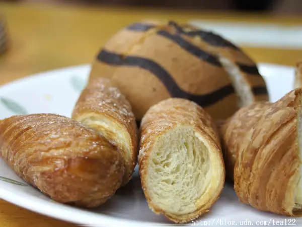 【老店故事系列】愛吃炸冰淇淋的人一定要來嚐嚐可頌泡芙--富群國際烘焙事業有限公司