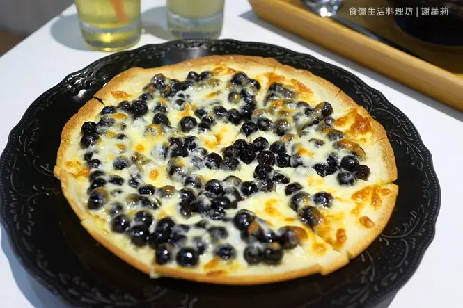 《嘉義♥食記》食儻生活料理坊（Foodie Star)。老宅裡面吃自家製麵條，還有大人氣限量珍珠PIZZA，晚來就吃不到囉！