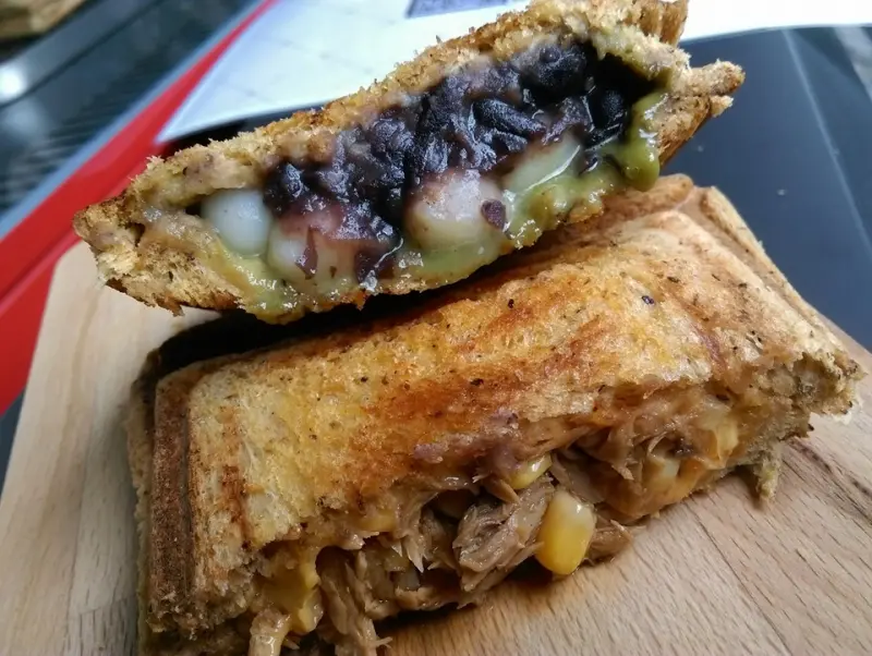 誠意滿滿的爆料口袋披薩-兩位太太熱壓吐司Mrs. X Mrs.♥早午餐、晚餐、輕食新選擇