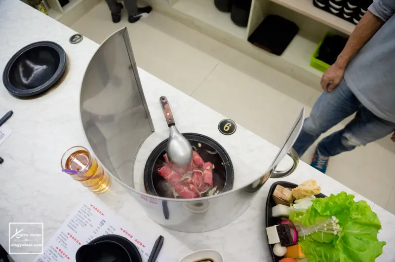 苗栗│竹南【醉食在-石頭風味養生火鍋】宛如偉士牌小樂園の特色火鍋店