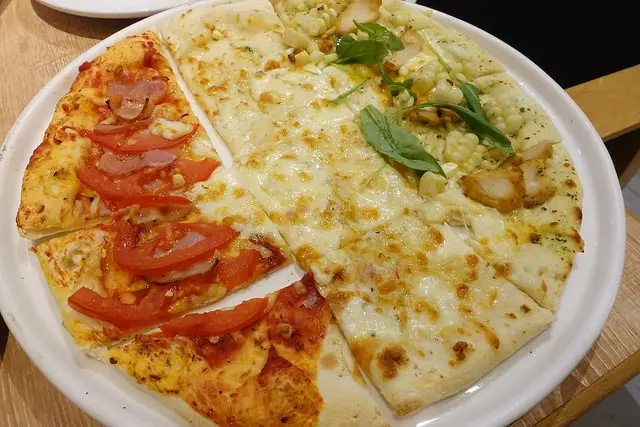 【食記】桃園華泰名品城。CAFFE TlN庭~用餐環境充滿綠意又帶點清新 平價適合聚餐的好地點